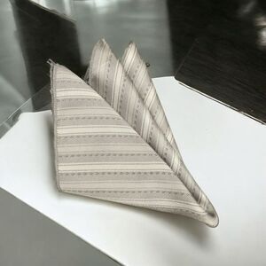 MEN'S POLYESTER GREY & SILVER VERTICAL STRIPE FANCY POCKET SQUARE. STYLE #31